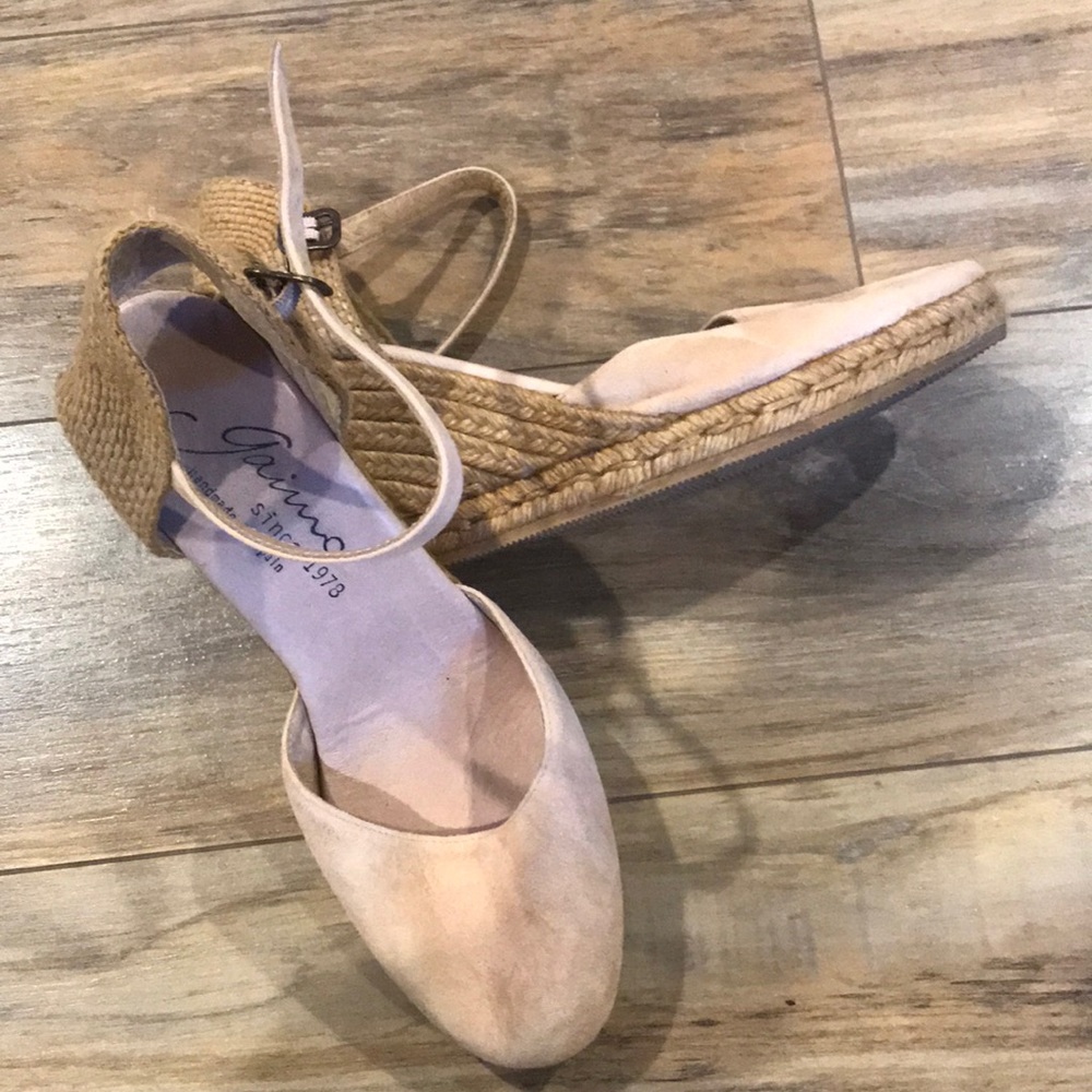 Pale pink wedges